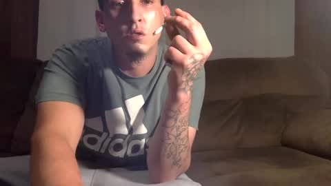 Snapshot of xxvizzyxx chatting on 09/18/25, 03:58 Vizzy online show from 09/18/25, 03:58