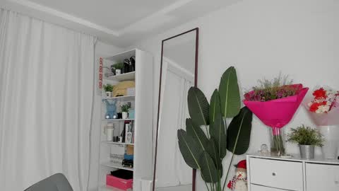 Snapshot of xxx_leila chatting on 12/02/24, 09:35 xxx_leila online show from 12/02/24, 09:35