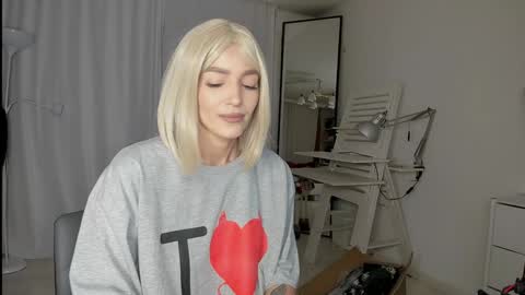 Snapshot of xxx_leila chatting on 12/15/24, 07:13 xxx_leila online show from 12/15/24, 07:13