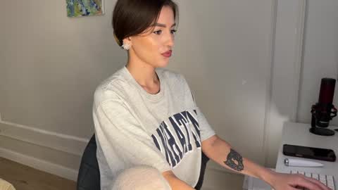 xxx_leila online show from 03/11/26, 09:48