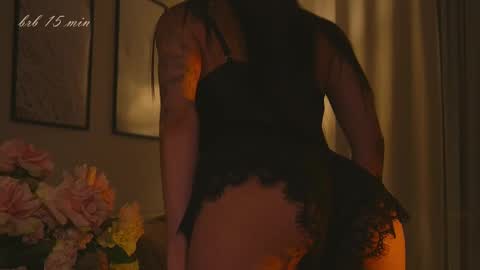 Snapshot of xxx_sunset chatting on 10/05/25, 10:24 Molly online show from 10/05/25, 10:24