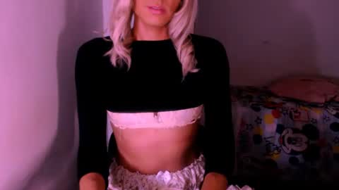 Snapshot of xxxanonymousloverxxx chatting on 11/03/25, 06:25 Chiara online show from 11/03/25, 06:25