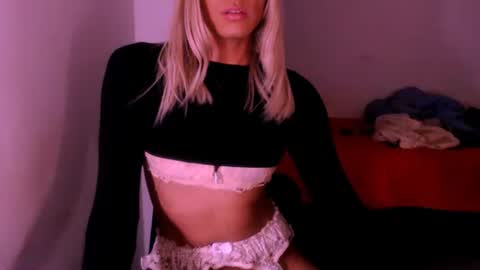 Snapshot of xxxanonymousloverxxx chatting on 11/11/25, 07:19 Chiara online show from 11/11/25, 07:19