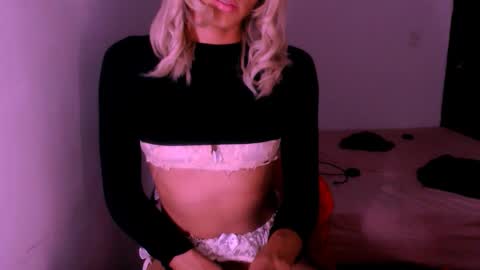 Snapshot of xxxanonymousloverxxx chatting on 11/27/25, 03:52 Chiara online show from 11/27/25, 03:52