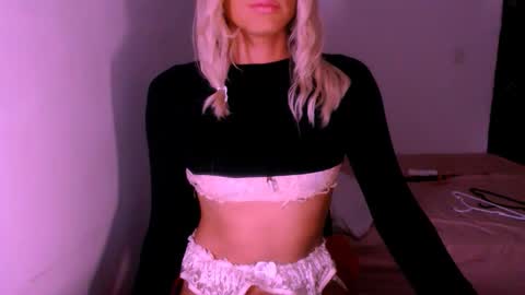 Snapshot of xxxanonymousloverxxx chatting on 11/30/25, 06:17 Chiara online show from 11/30/25, 06:17