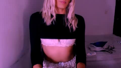 Snapshot of xxxanonymousloverxxx chatting on 12/19/25, 05:25 Chiara online show from 12/19/25, 05:25