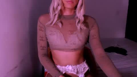 Snapshot of xxxanonymousloverxxx chatting on 12/22/25, 03:47 Chiara online show from 12/22/25, 03:47