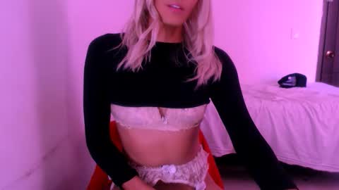 Snapshot of xxxanonymousloverxxx chatting on 02/27/26, 09:26 Chiara online show from 02/27/26, 09:26