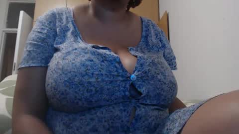 Snapshot of xxxbustybabe27x chatting on 02/11/25, 09:56 Ayanda online show from 02/11/25, 09:56