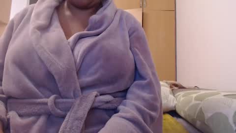 Snapshot of xxxbustybabe27x chatting on 02/15/25, 03:06 Ayanda online show from 02/15/25, 03:06