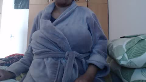 Snapshot of xxxbustybabe27x chatting on 02/20/25, 10:48 Ayanda online show from 02/20/25, 10:48