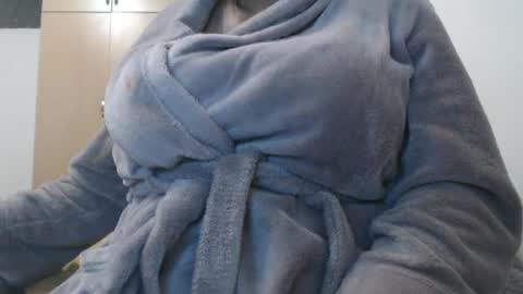 Snapshot of xxxbustybabe27x chatting on 02/20/25, 10:15 Ayanda online show from 02/20/25, 10:15