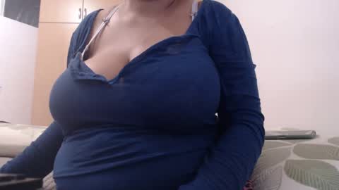 Snapshot of xxxbustybabe27x chatting on 02/25/25, 10:26 Ayanda online show from 02/25/25, 10:26