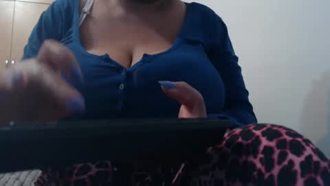 Snapshot of xxxbustybabe27x chatting on 02/25/25, 04:21 Ayanda online show from 02/25/25, 04:21