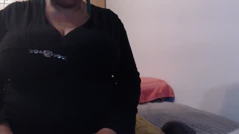 Snapshot of xxxbustybabe27x chatting on 02/26/25, 06:21 Ayanda online show from 02/26/25, 06:21