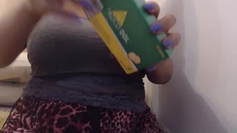 Snapshot of xxxbustybabe27x chatting on 03/08/25, 12:20 Ayanda online show from 03/08/25, 12:20