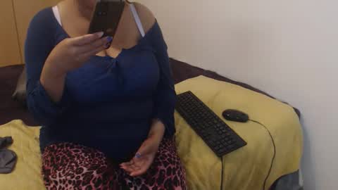 Snapshot of xxxbustybabe27x chatting on 09/11/25, 06:52 Ayanda online show from 09/11/25, 06:52