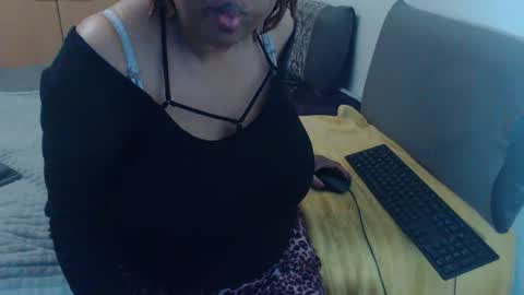 Snapshot of xxxbustybabe27x chatting on 09/29/25, 04:01 Ayanda online show from 09/29/25, 04:01