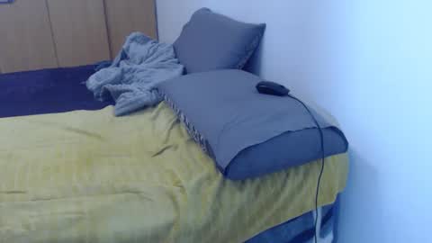 Snapshot of xxxbustybabe27x chatting on 10/02/25, 01:51 Ayanda online show from 10/02/25, 01:51