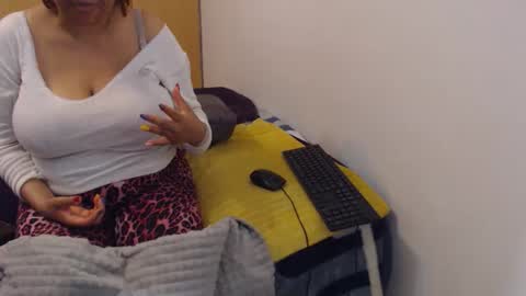 Snapshot of xxxbustybabe27x chatting on 10/10/25, 06:40 Ayanda online show from 10/10/25, 06:40