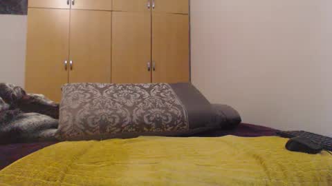 Snapshot of xxxbustybabe27x chatting on 11/12/25, 01:44 Ayanda online show from 11/12/25, 01:44