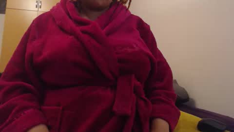 Snapshot of xxxbustybabe27x chatting on 11/17/25, 03:18 Ayanda online show from 11/17/25, 03:18