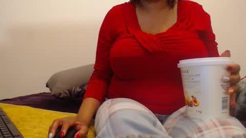 Snapshot of xxxbustybabe27x chatting on 11/21/25, 05:33 Ayanda online show from 11/21/25, 05:33