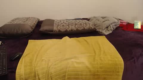 Snapshot of xxxbustybabe27x chatting on 11/29/25, 02:42 Ayanda online show from 11/29/25, 02:42