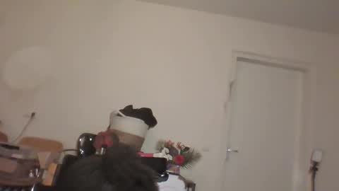 Snapshot of xxxdanidoomsdayxxx chatting on 05/14/26, 08:37 Danielle online show from 05/14/26, 08:37