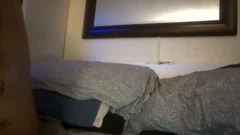 Snapshot of xxxelentdick chatting on 10/26/25, 04:40 deeeeznutz online show from 10/26/25, 04:40