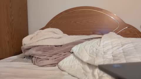 Snapshot of xxxfredmtlxxx chatting on 01/05/25, 02:41 xxfredmtl18xx online show from 01/05/25, 02:41