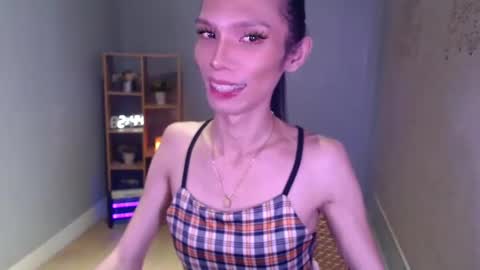 Snapshot of xxxfuckgirlyumsxxx chatting on 03/03/25, 08:00 Your Princess Yums online show from 03/03/25, 08:00