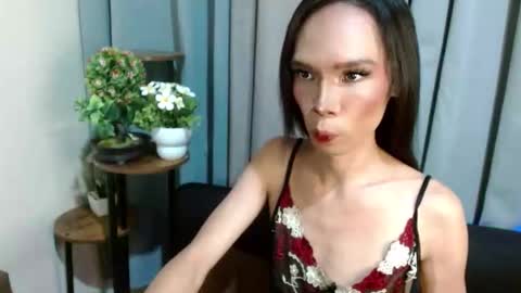 Snapshot of xxxfuckgirlyumsxxx chatting on 04/27/26, 08:34 Your Princess Yums online show from 04/27/26, 08:34