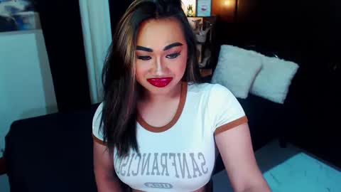 Snapshot of xxxgiganticoliviacummerxxx chatting on 12/06/24, 02:17 OLIVIA online show from 12/06/24, 02:17