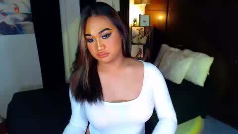 Snapshot of xxxgiganticoliviacummerxxx chatting on 12/07/24, 05:53 OLIVIA online show from 12/07/24, 05:53