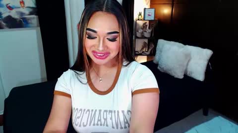 Snapshot of xxxgiganticoliviacummerxxx chatting on 12/12/24, 06:10 OLIVIA online show from 12/12/24, 06:10