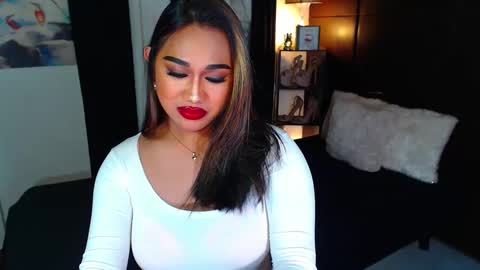 Snapshot of xxxgiganticoliviacummerxxx chatting on 12/15/24, 05:10 OLIVIA online show from 12/15/24, 05:10