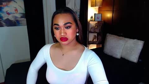 Snapshot of xxxgiganticoliviacummerxxx chatting on 12/16/24, 03:54 OLIVIA online show from 12/16/24, 03:54