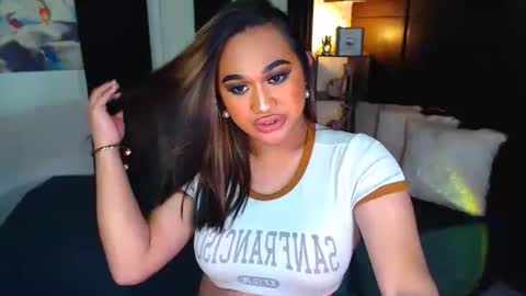 Snapshot of xxxgiganticoliviacummerxxx chatting on 12/19/24, 07:18 OLIVIA online show from 12/19/24, 07:18