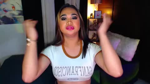 Snapshot of xxxgiganticoliviacummerxxx chatting on 12/21/24, 07:27 OLIVIA online show from 12/21/24, 07:27