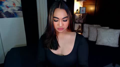 Snapshot of xxxgiganticoliviacummerxxx chatting on 12/22/24, 03:44 OLIVIA online show from 12/22/24, 03:44