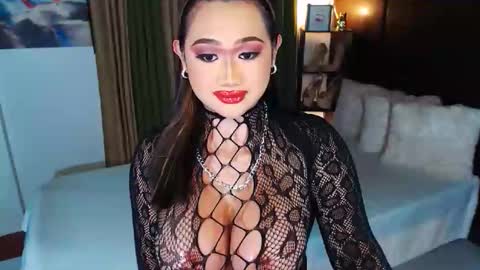 Snapshot of xxxgiganticoliviacummerxxx chatting on 02/12/25, 02:43 OLIVIA online show from 02/12/25, 02:43