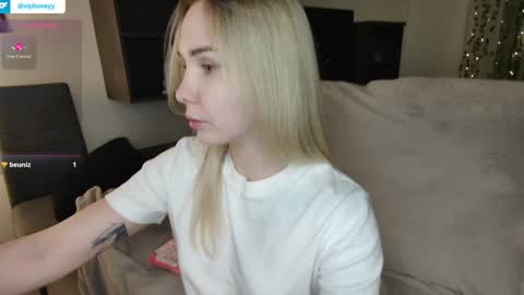 Snapshot of xxxhoneyxx chatting on 01/28/25, 12:47 Onlyfanz online show from 01/28/25, 12:47