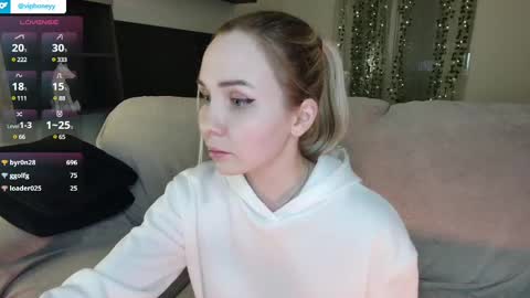 Snapshot of xxxhoneyxx chatting on 02/10/25, 05:25 Onlyfanz online show from 02/10/25, 05:25