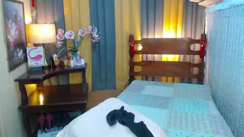 Snapshot of xxxmiss_cathyxxx chatting on 08/02/26, 01:20 QUEENCY online show from 08/02/26, 01:20