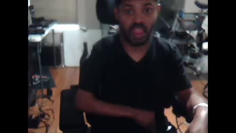 Snapshot of xxxonwheelz chatting on 09/17/25, 09:05 xxxonwheelz online show from 09/17/25, 09:05