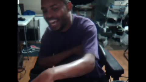 Snapshot of xxxonwheelz chatting on 10/18/25, 04:48 xxxonwheelz online show from 10/18/25, 04:48