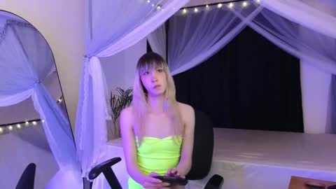 Snapshot of xxxvandersexxx chatting on 02/24/26, 06:55 July and Fer online show from 02/24/26, 06:55