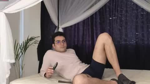 Snapshot of xxxvandersexxx chatting on 03/02/26, 02:35 July and Fer online show from 03/02/26, 02:35