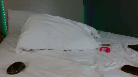 Lil Luna online show from 12/19/25, 11:56